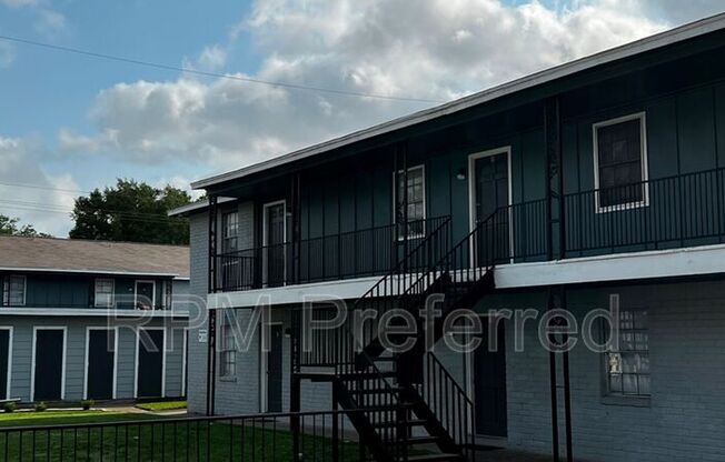 427 HOLLYVALE DR