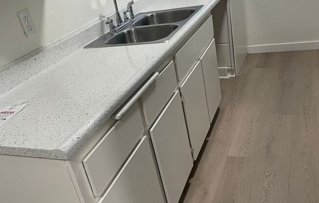 Studio, 1 bath, 550 sqft, $1,475