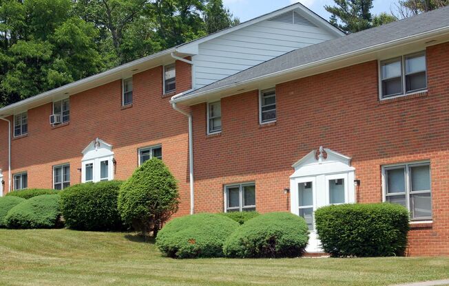 2 beds, 1.5 baths, 900 sqft, $1,440, Unit F-11