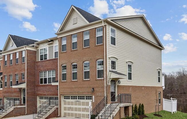 Gorgeous 3 Bedroom / 3.5 Bathroom Townhouse in Hanover!