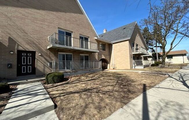 1 bed, 1 bath, $995, Unit 10