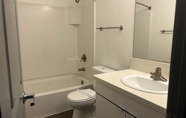 2 beds, 1 bath, 950 sqft, $2,940, Unit D036