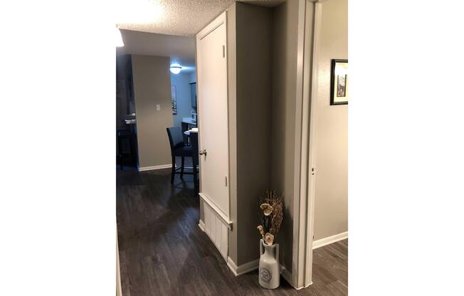 2 beds, 1.5 baths, 811 sqft, $1,090