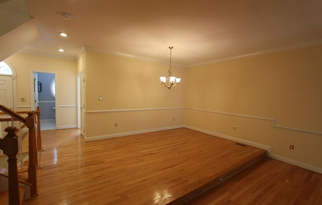 Gorgeous Fairfax City Townhouse 3 Bd, 2 full Ba, 2 half Ba, 2 Car Garage + 2 car driveway