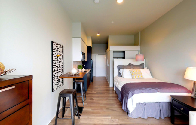 Studio, 1 bath, 374 sqft, $1,355, Unit 216