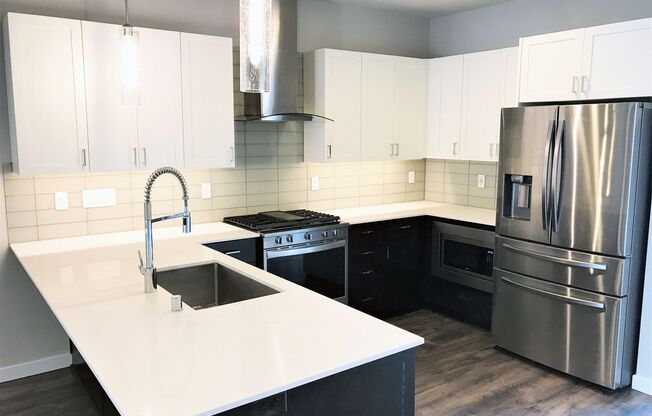 CONTEMPORARY WEDGWOOD 3 BED, 3 BATH TOWNHOME W/ 10' CEILINGS ON MAIN FLOOR AVAILABLE AUGUST!