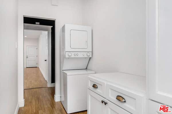 6110 DE LONGPRE AVE