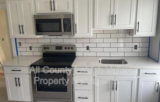 122 E GOEPP ST