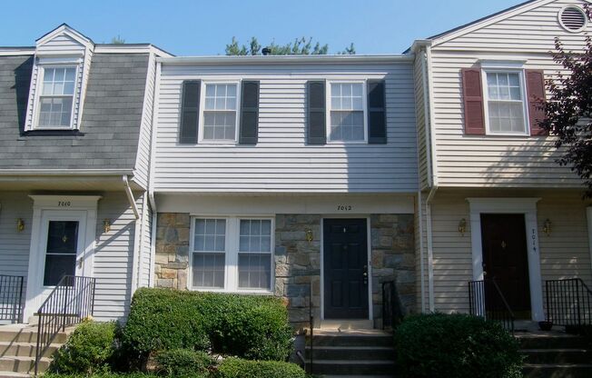Beautiful 3BR Townhouse in Rockville/Derwood for early June Move-In!