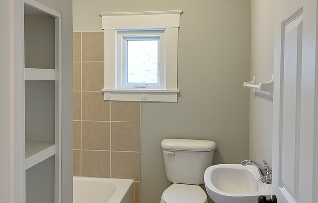 Spacious 4 bed in North College Hill