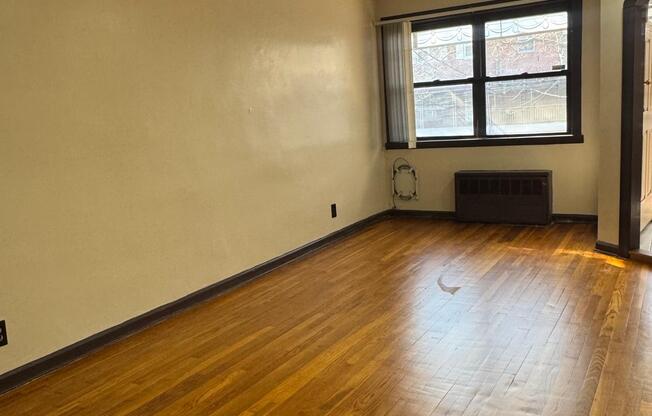647 E 82 ST