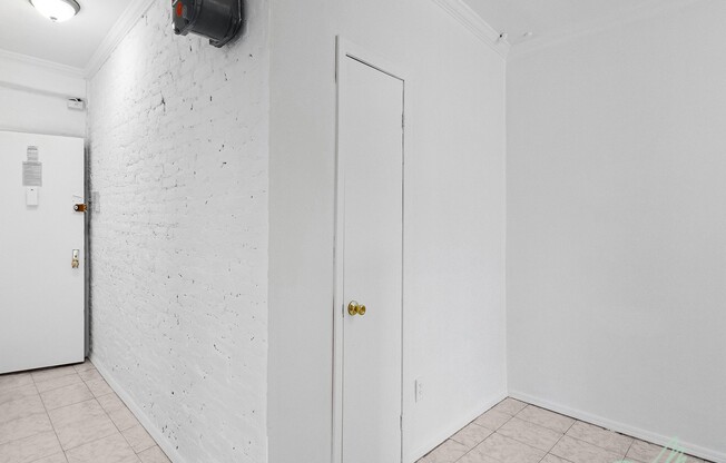 403 E 8 ST