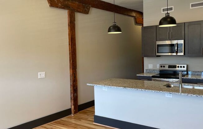 1 bed, 1 bath, 611 sqft, $925, Unit 214