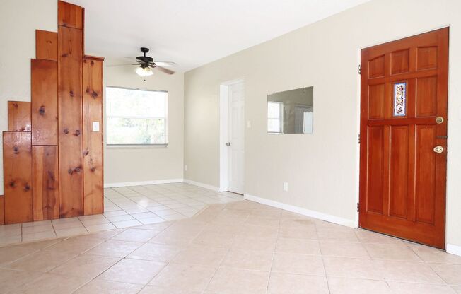 2 Bedroom, 1 Bathroom Home For Rent in St Pete!