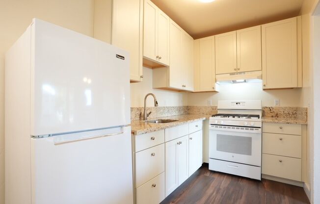 1 bed, 1 bath, $1,850, Unit York St., 744