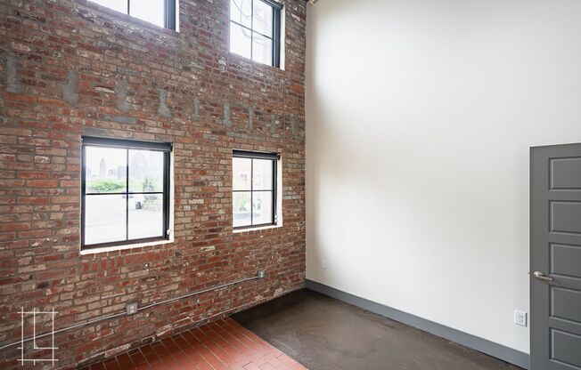 2 beds, 2 baths, $2,100, Unit 727 N. 4th St. Apt. 128