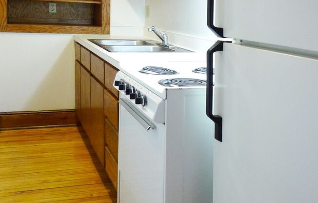 1 bed, 1 bath, 410 sqft, $860, Unit 21 - 32