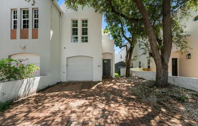3125 PAOLA DR