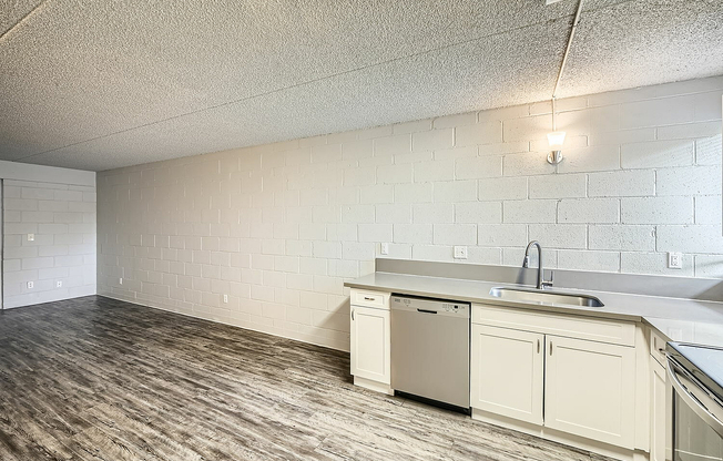 1920 N 1st Ave #105A - Web Quality - 006 - 08 Kitchen