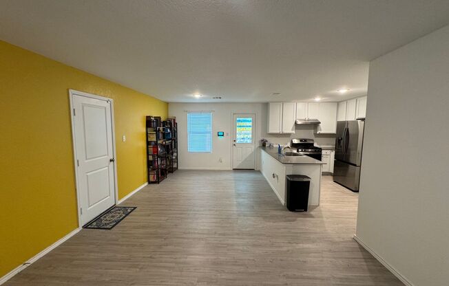 LOVELY 3 BEDROOM 2 BATH HOME WITH EASY ACCESS TO DOWNTOWN & BROOKS CITY BASE FEATURING OUTDOOR ACTIVITIES, RESTAURANTS, & SHOPPING*THIS HOME IS LIKE NEW & FEATURES TONS OF UPGRADES!