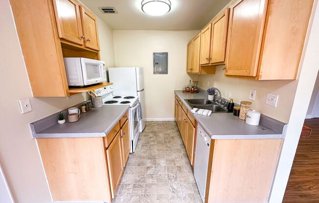 2 beds, 1 bath, 713 sqft, $2,095, Unit 302