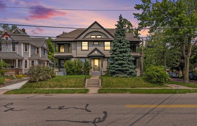 456 LAFAYETTE AVE SE