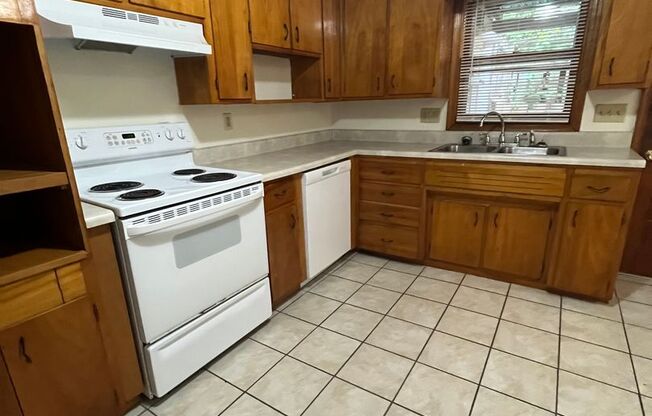 2 beds, 1.5 baths, 900 sqft, $1,440, Unit F-2