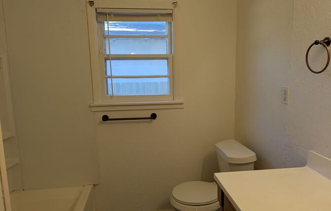 3 beds, 1 bath, $1,350