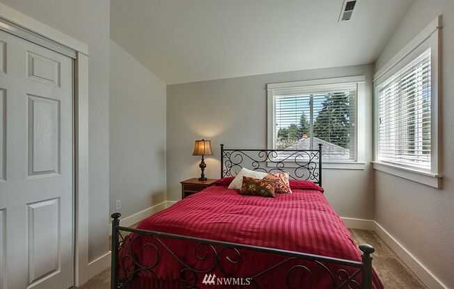 5 beds, 3.5 baths, $3,900