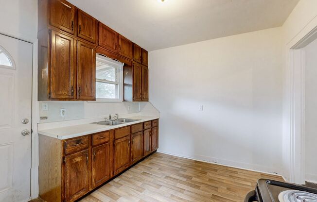 3 beds, 1 bath, $1,700