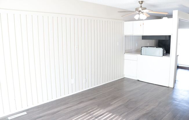 2 beds, 1 bath, 764 sqft, $875, Unit 57B