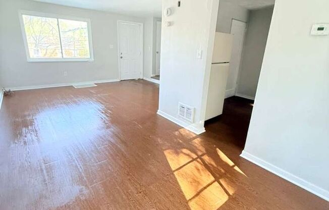 2 Bedroom / 1 Bathroom House in Quiet Neighborhood