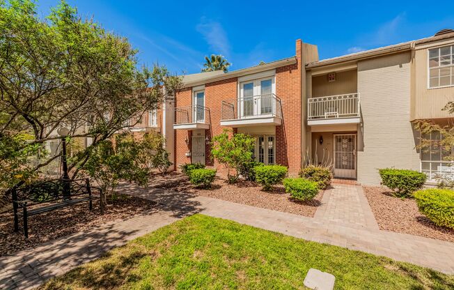 LVCC 3 BD 2.5 Ba Townhouse overlooking the golf course!  RECENTLY REFURBISHED with Beautiful upgrades!