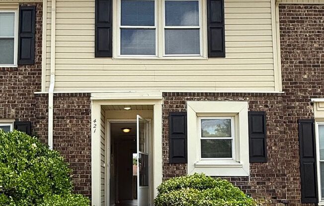 421 Kirkcaldy Court-Townhome Minutes from Fort Bragg