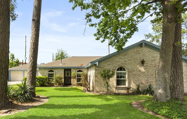 Comfort & Convenience Near The Woodlands!