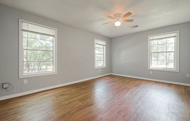 Spacious Single-Family Houston Home in Convenient Southeast Location Near Major Highways & City Access
