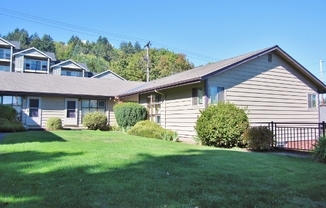 Mid-Century 2-Bdr: Cute Courtyard Building Near OHSU + Downtown!