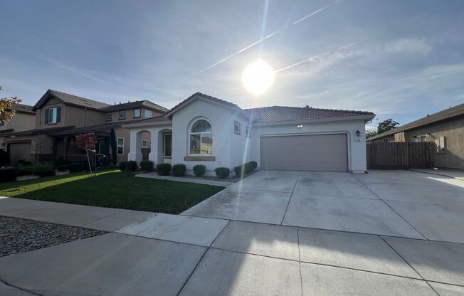 4-bedroom single story in Patterson!