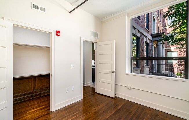 1 bed, 1 bath, $1,600, Unit 875 Michigan Ave Apt. 201