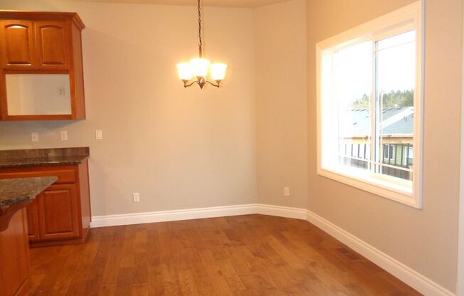 5 Bedroom Home in South Salem! Near I-5