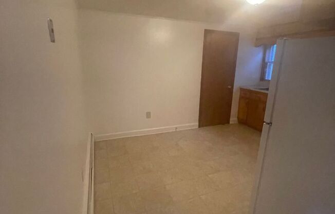 2 beds, 1 bath, 903 sqft, $1,110, Unit D-6