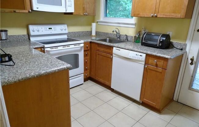 Beautiful 3 bedroom, 1.5 Bath in Mt. Lebanon!!