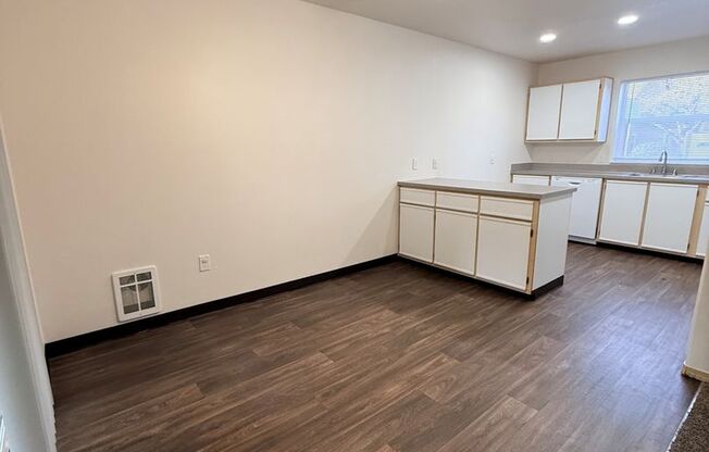 2 beds, 2 baths, 1,120 sqft, $1,695, Unit 3754