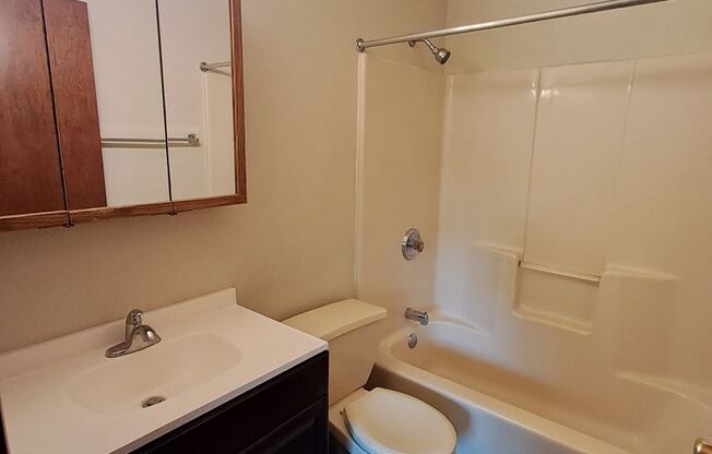 1 bed, 1 bath, $825, Unit 5