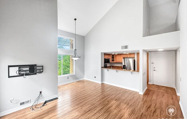 Beautiful 2BD/ 2BA W/ Reserved Parking in Rancho Bernardo!