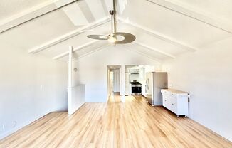 Oxnard | UPDATED | 2 Bed + 1 Bath- Upper unit | Hollywood By the Sea