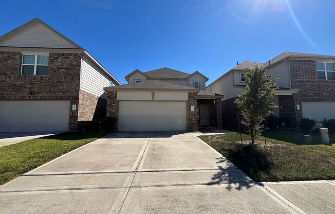 Stunning 4-Bedroom Water View Home with Spacious Open Layout in Katy! Ready to move in!