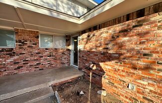 Move -in Special: Spacious 2-Bedroom, 1-Bath Two-Story Duplex!