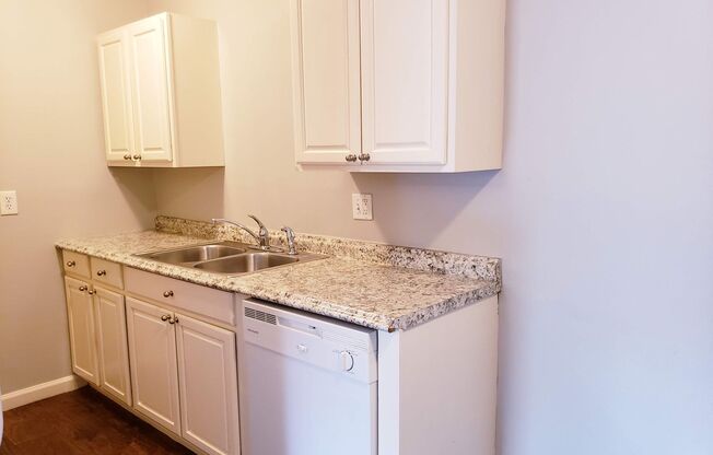 2 beds, 1 bath, 880 sqft, $1,095, Unit A