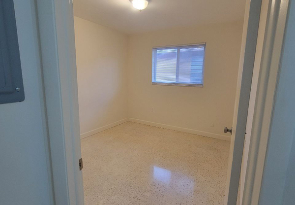 628 W 17 ST